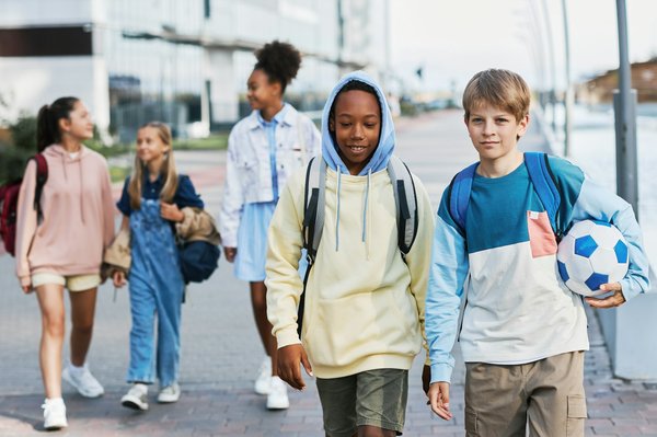 Comment les professionnels de la santé peuvent-ils mieux comprendre et traiter les troubles de l'humeur chez les adolescents?