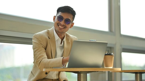 Verre qui se teinte au soleil : avantages et conseils pratiques